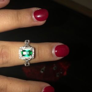 emerald/silver jewelry set